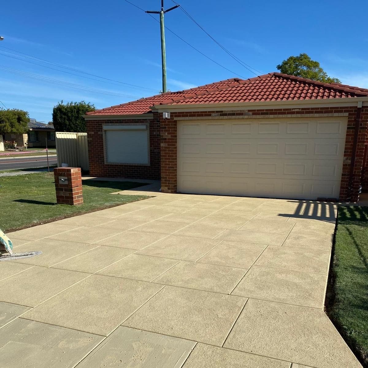 Liquid limestone driveway for a Perth home