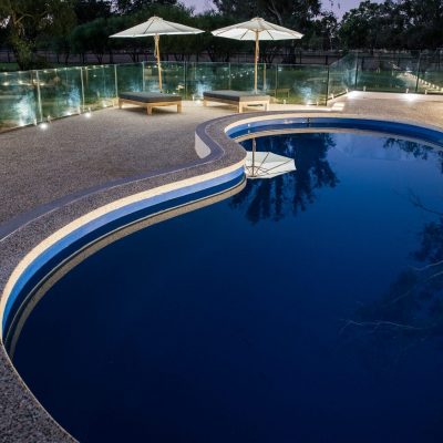 exposed aggregate seamless edge pool